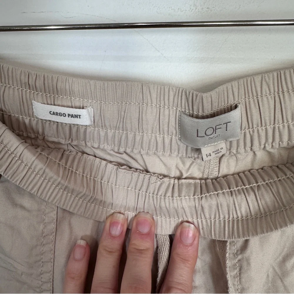 Loft Khaki Pull On Cargo Pants size 14 Straight Leg - Picture 3 of 5